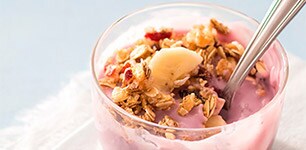 yogurt with granola